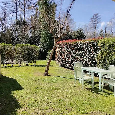 Avec Jardin Piscine Et 100 M Lejlighed *