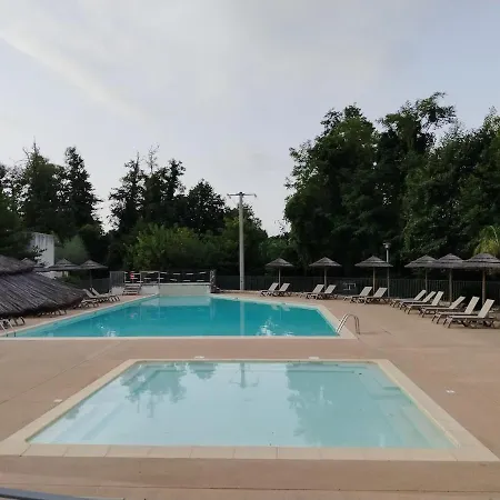 Avec Jardin Piscine Et 100 M Lejlighed *